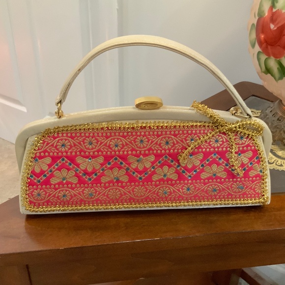 So She Embroidered Sequin Gold Bow Handmade Elegant Purse - Picture 12 of 12